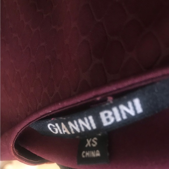 Gianni Bini Purple Sheer Blouse Elegant Lightweight Top - Picture 10 of 12